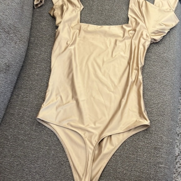 Babaton Contour Squareneck Longsleeve Bodysuit Size M - Picture 11 of 12